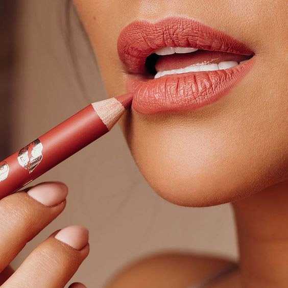 Олівці для губ